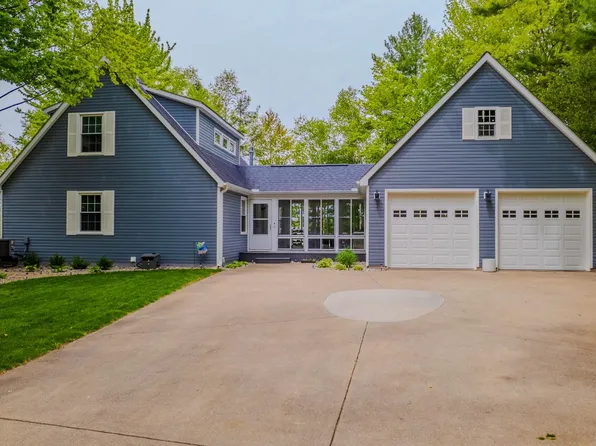 1996 N Salisbury Dr, Gladwin, MI 48624