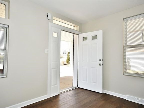 3rd image of 3743 Brownsville Rd