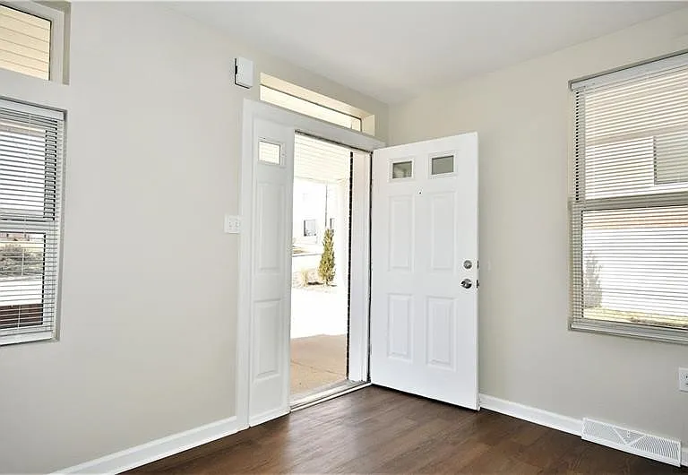 3743 Brownsville Rd — Photo 3