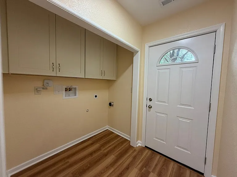 705 Canal Dr — Photo 8