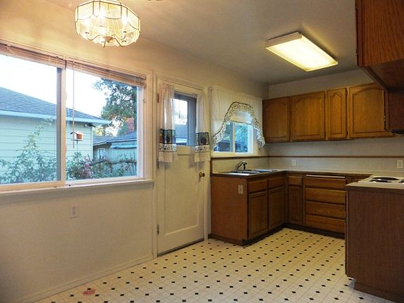 4th image of 6704 Fawcett Ave