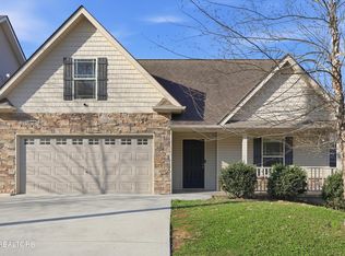 1711 Cove Oak Ln, Knoxville, TN 37909