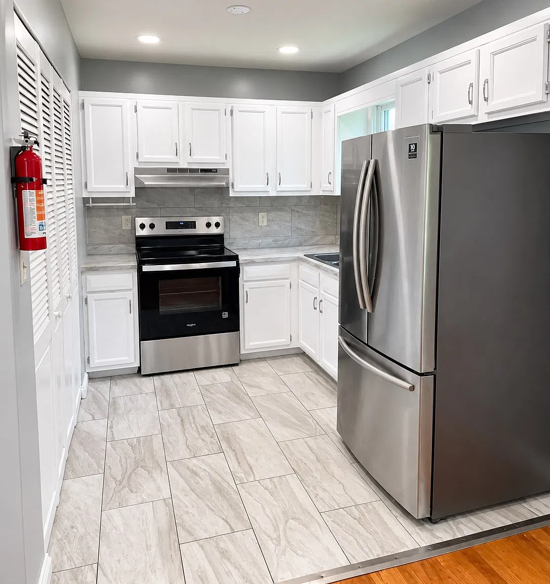 3 bed, 1056 sqft, $1,995 — Photo 3