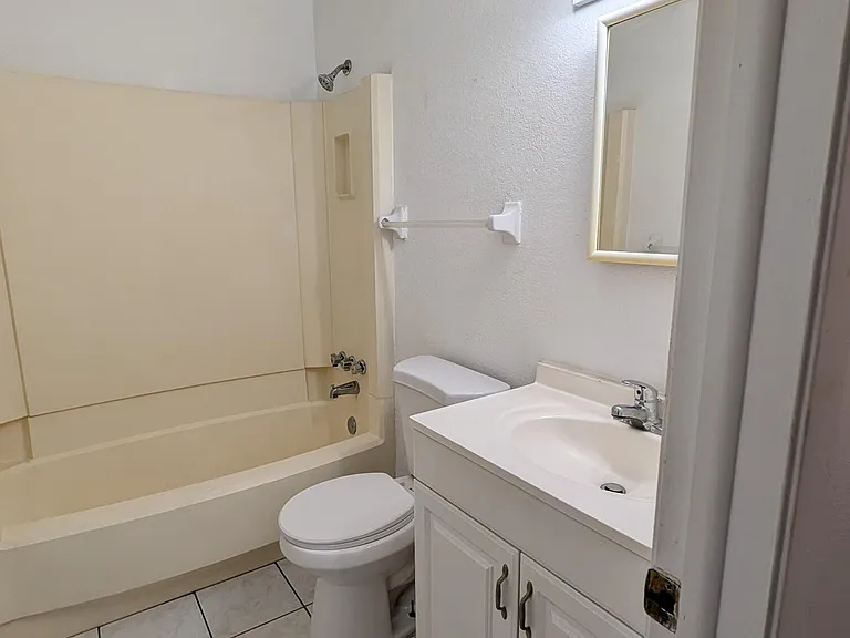 217 Bristol Ln — Photo 11