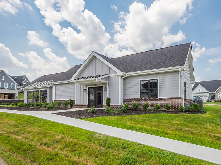 409 Spruce Ln — Photo 32