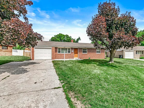 1332 Brentwood Ct, South Bend, IN 46628