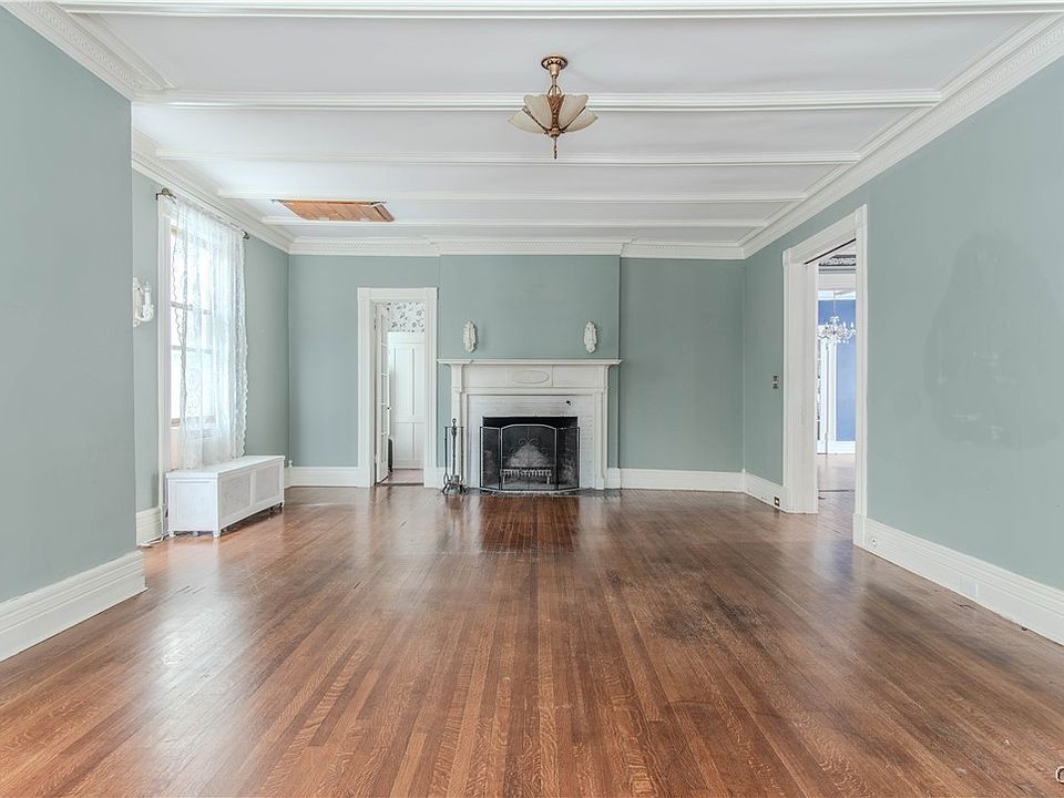 7th image of this home