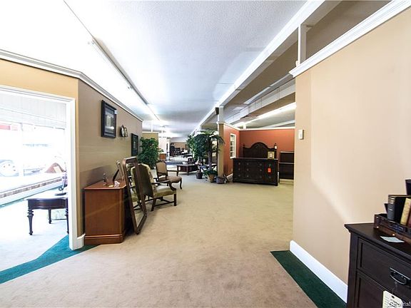 3rd image of 4100 E Franklin Blvd