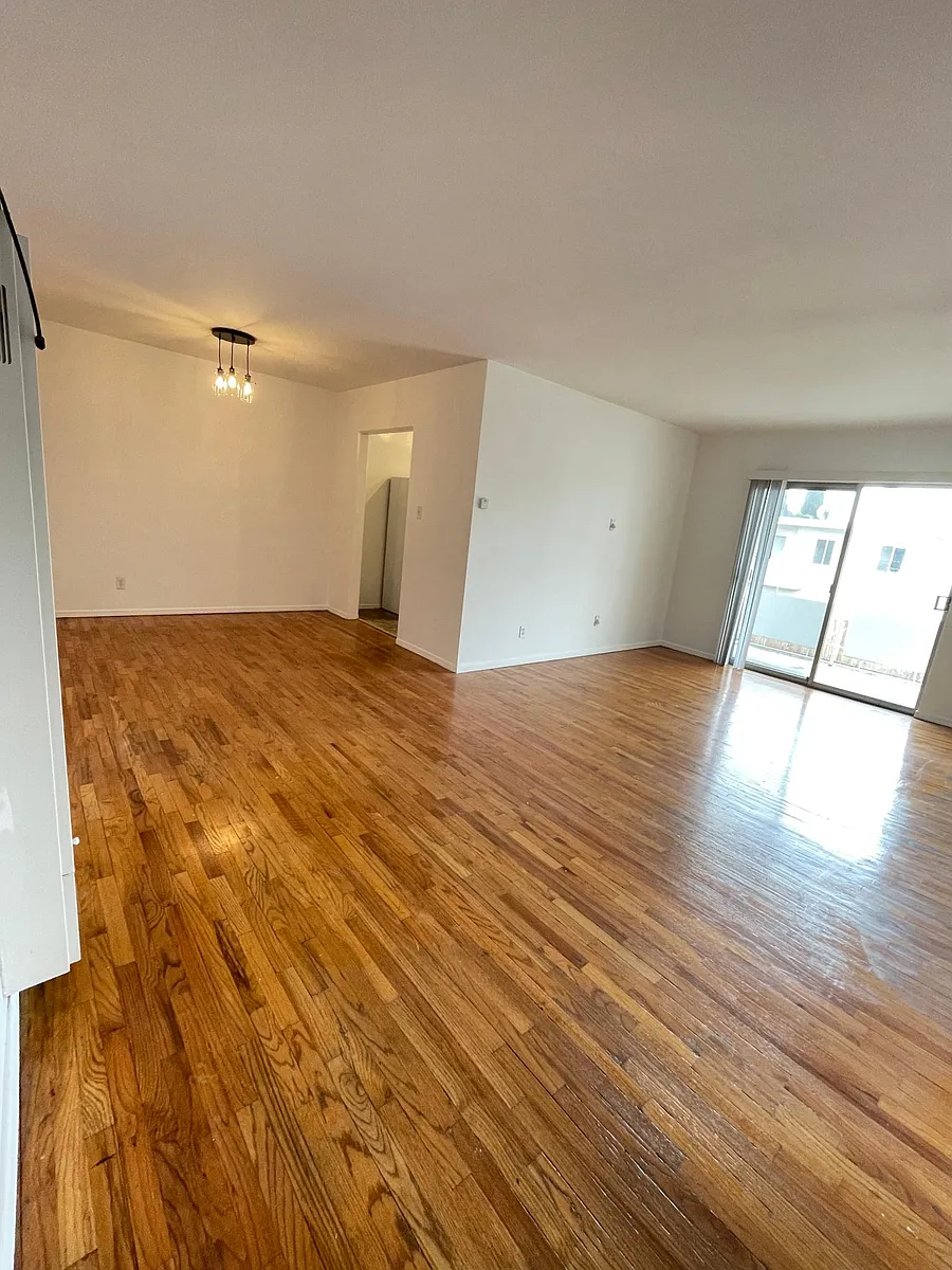 Building Photo - 1333 N Fuller Ave #14
