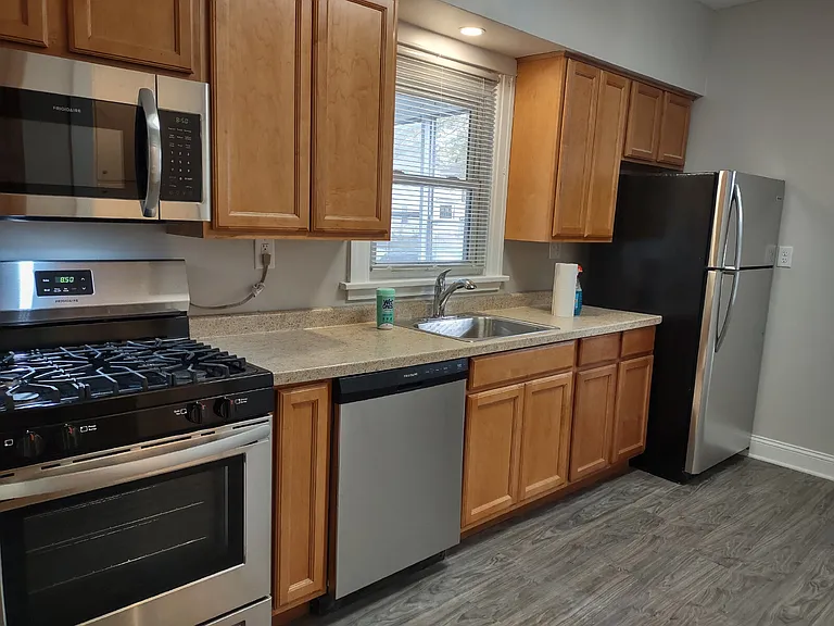 121 N May St #LOWER — Photo 10