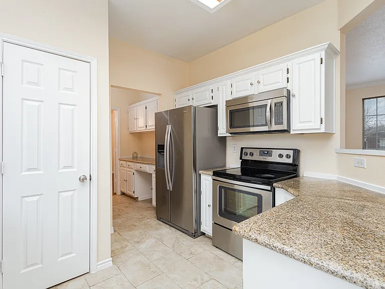 704 White Oak St — Photo 9