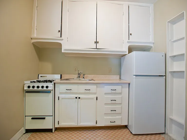 1 Bd/1ba W Heat Near Brady Half Off First Month — Photo 8