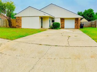 828 SE 14th St, Moore, OK 73160