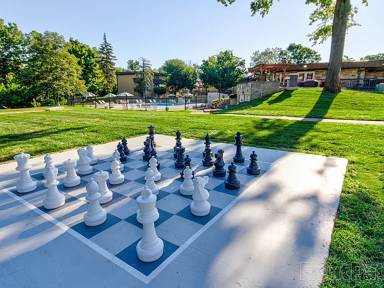 Giant Chess