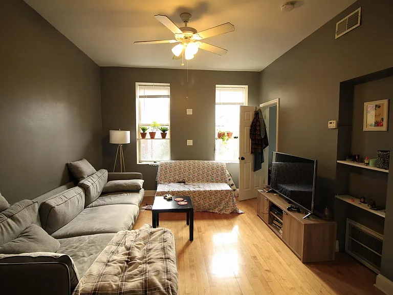1109 N Wood St #2F — Photo 1