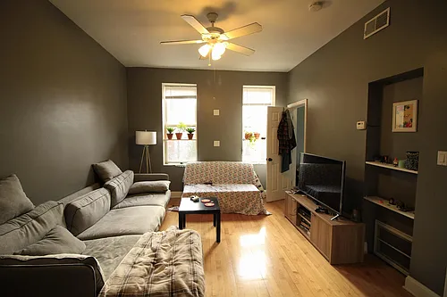 1109 N Wood St #2F Photo 1