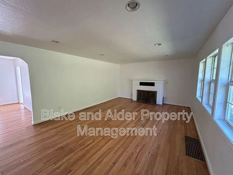 198 NE 157th Ave — Photo 6