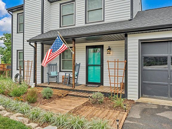 3rd image of 8141 Ashton Ln
