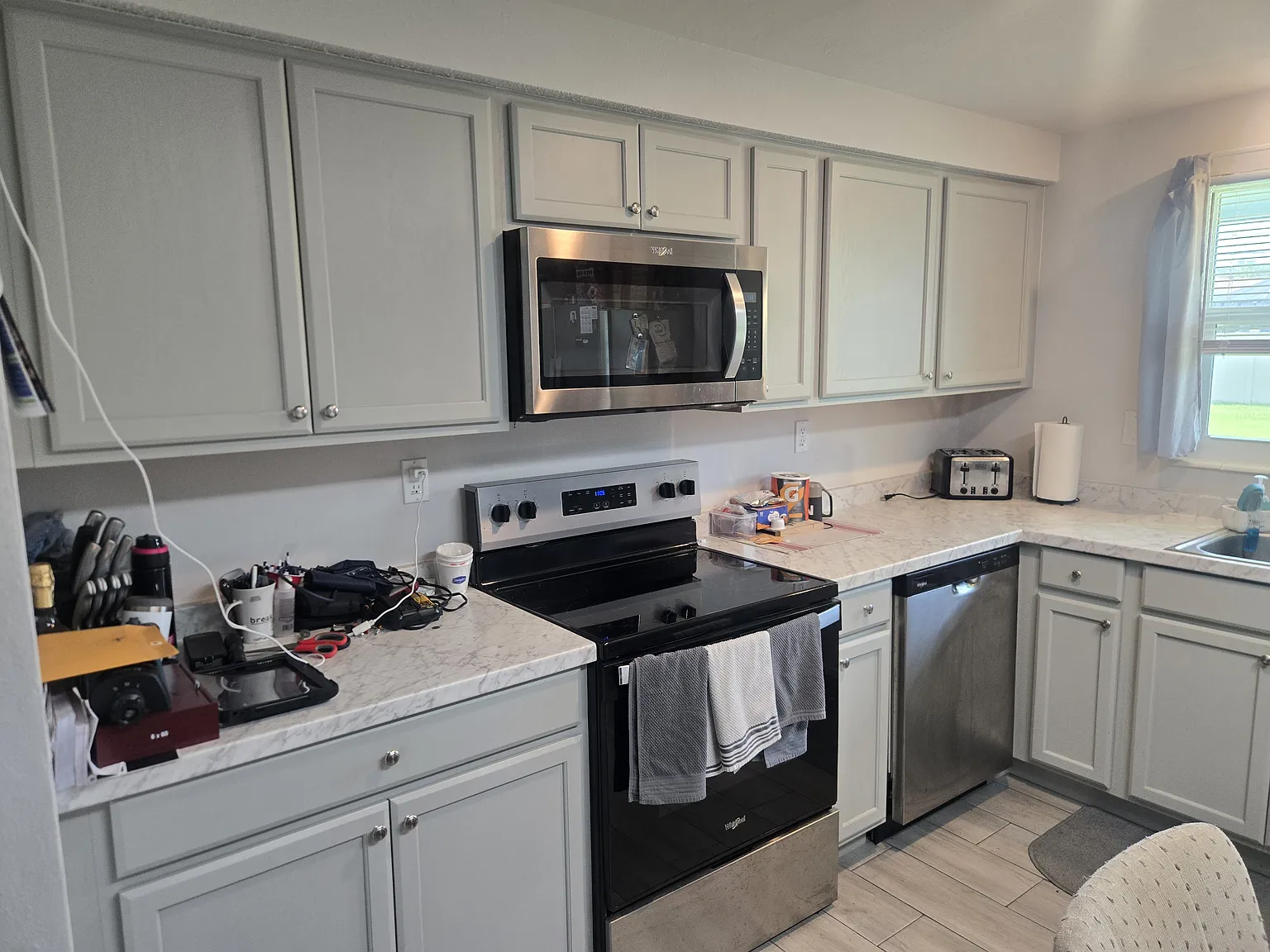 2 bed, 1.5 bath, 912 sqft, $1,575 — Photo 2