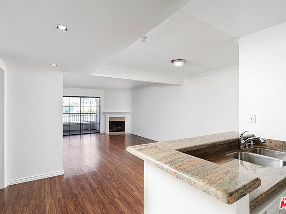 2nd image of 909 N Croft Ave APT 306