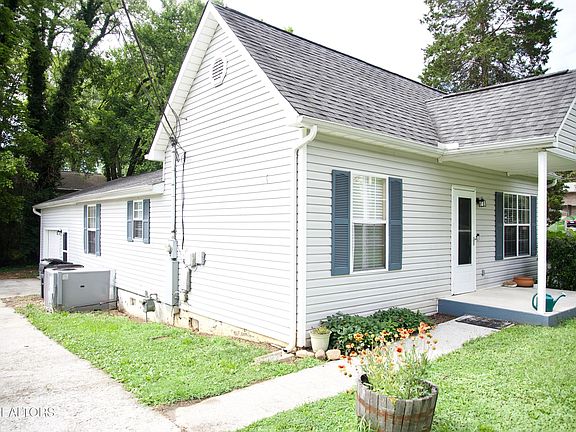 2nd image of 800 E Inskip Dr