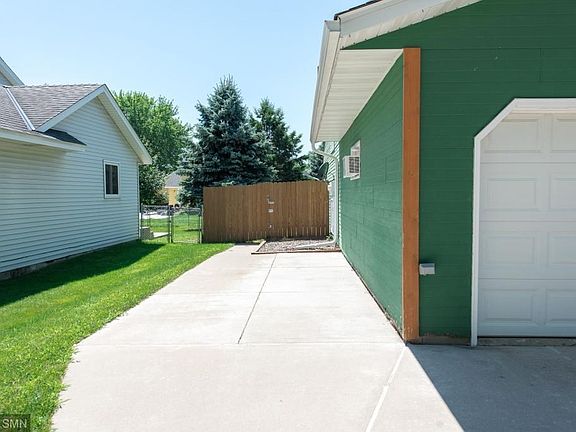 Echo Terrace side driveway
