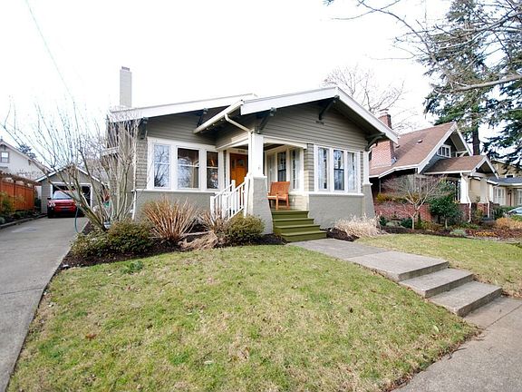 1911 Bungalow-view in the winter