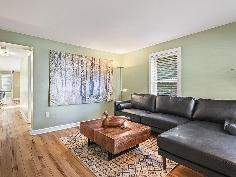 1st image of 3 Charlotte St