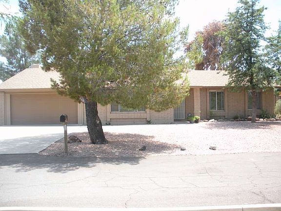 3rd image of 1152 E VILLAGE CIRCLE Drive