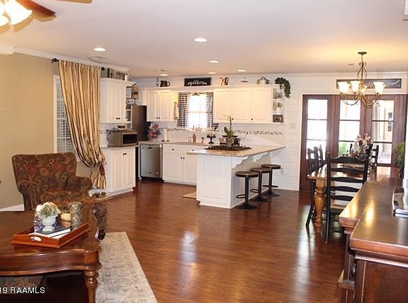 3rd image of 301 Elmwood Dr