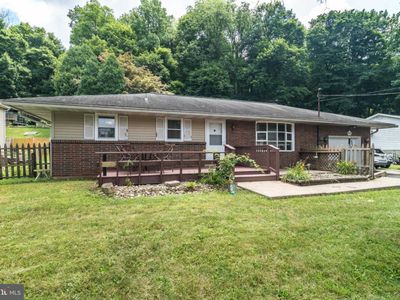 30 E Station Ave, Coopersburg, PA, 18036