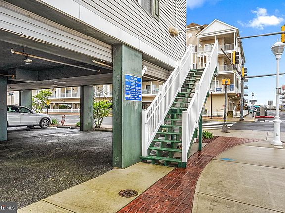 3rd image of 111 Somerset St #2-B-1
