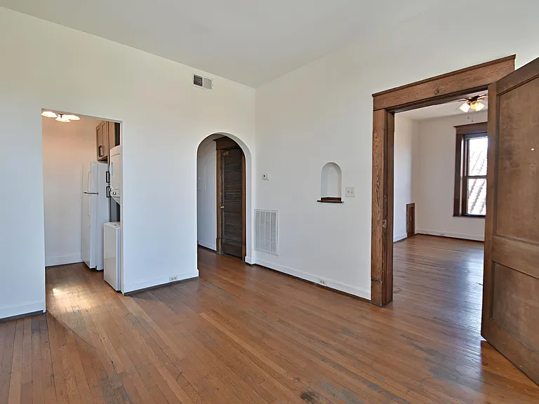 209 W 5th Ave #304 — Photo 5