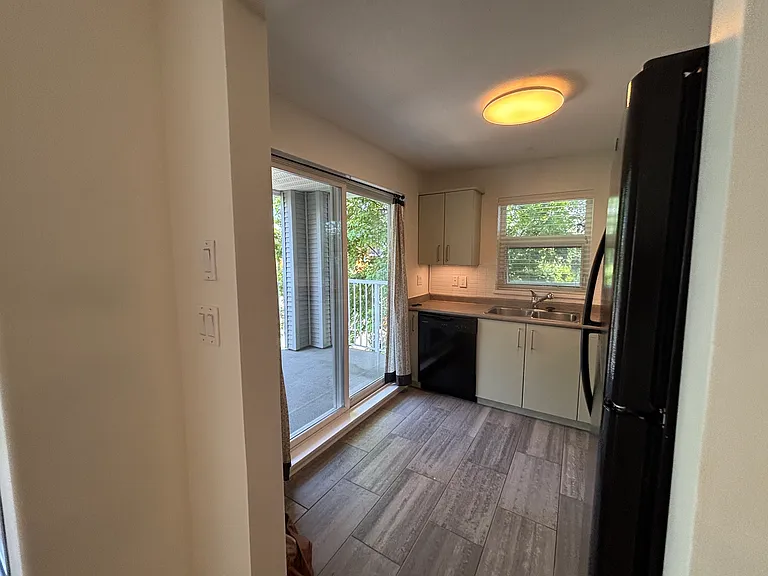 3148 Saint Johns St #203 — Photo 4