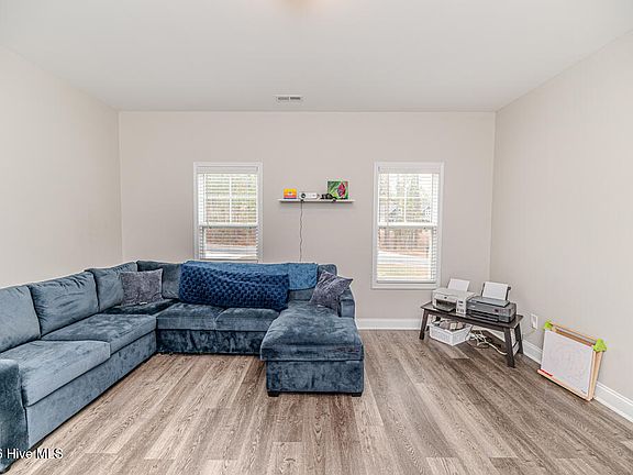 4th image of 125 Love Grove Church Road