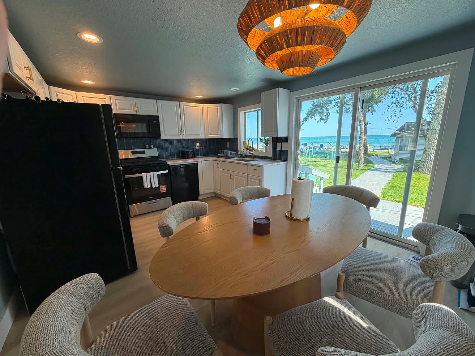 3 bed, 1215 sqft, $1,650 — Photo 2