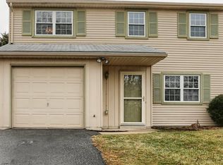 906 Center St, Mount Joy, PA 17552