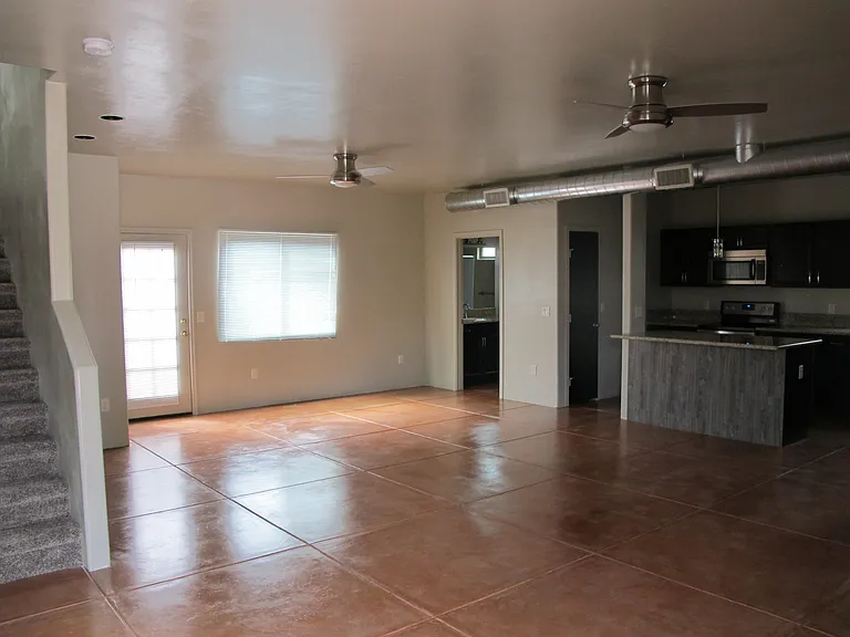 2524 E Lind Rd — Photo 38