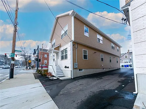 70 Pitman St Photo 1