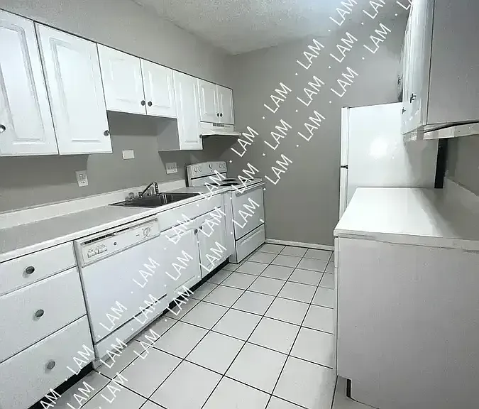 4774 Kings Dr #G — Photo 4