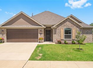 452 S Emerald Woods Run, Farmington, AR 72730