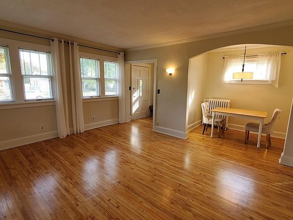 4th image of 2128 Bush Ave