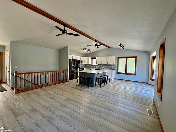 3rd image of 605 Fairview Dr