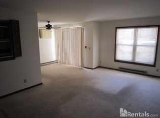 6701 Park Edge Dr APT B, Madison, WI 53719