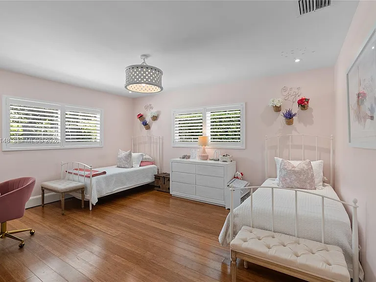 735 Benevento Ave — Photo 22