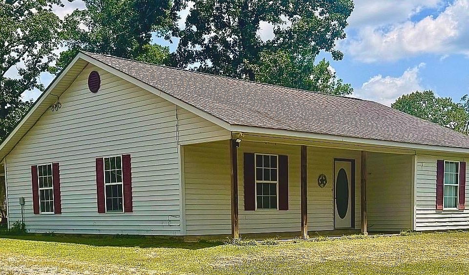 1st image of 450 Pinewood Rd