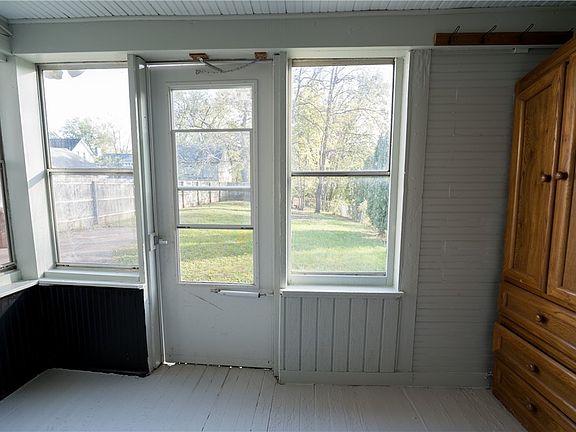 3rd image of 327 E Main Street