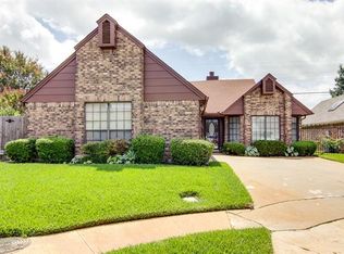 1601 Autumn Chase Sq, Bedford, TX 76022
