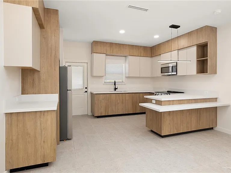 11501 N 25th St #3 — Photo 7