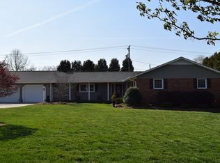 5406 Forest Oaks Dr, Greensboro, NC 27406